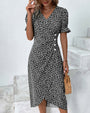 Kleid mit Knöpfen, V-Ausschnitt und kurzen Ärmeln - Luisa
