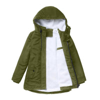 Legergroene parka open neergelegd, met de witte fleecevoering, capuchon en klepzak zichtbaar 6