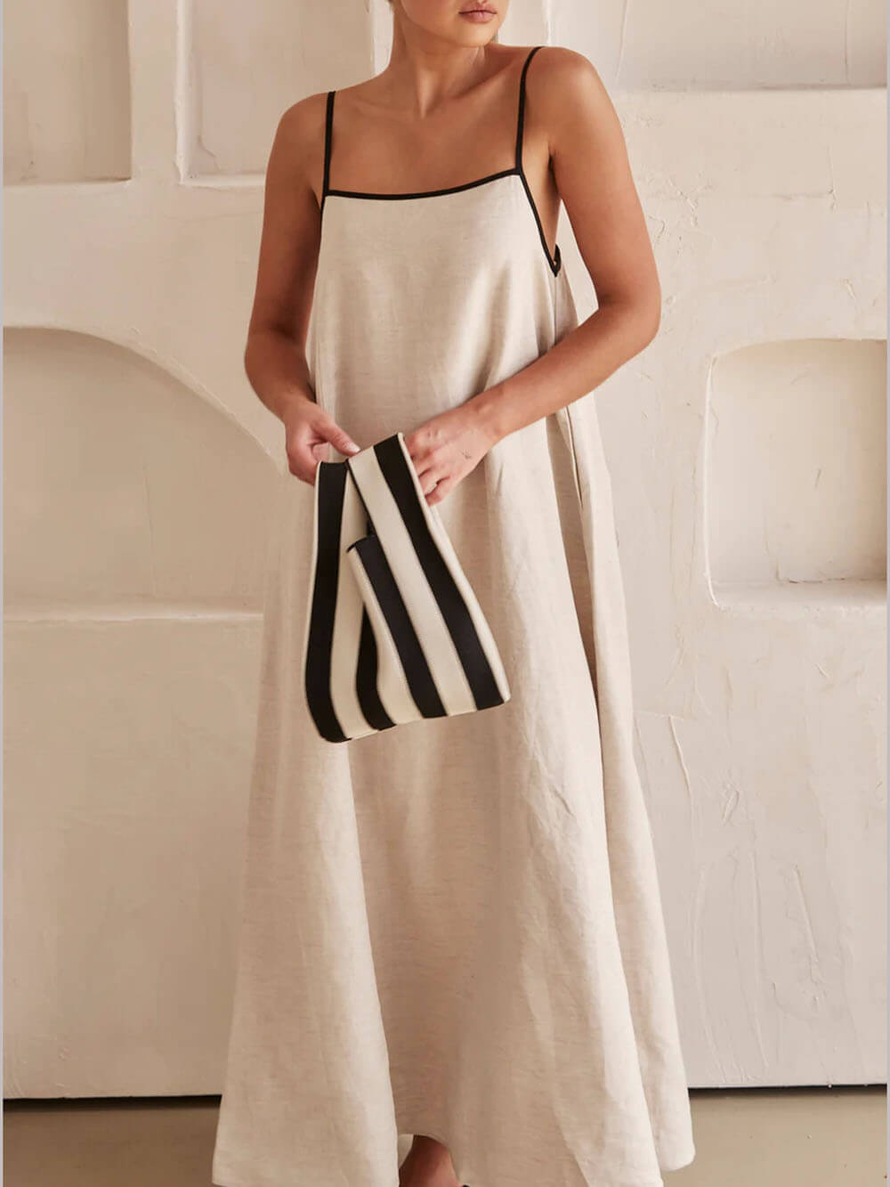 Trendy A-Lijn Feestjurk met Bandjes en Contrastdesign - Zoey