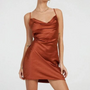 Luftiges Satin-Sommerkleid mit Spaghettiträgern – Joline | 1 kaufen, 1 gratis