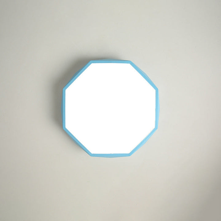 Blauwe achthoekige plafondlamp van onderaf gezien, met het lichte witte lichtvlak in het midden 6
