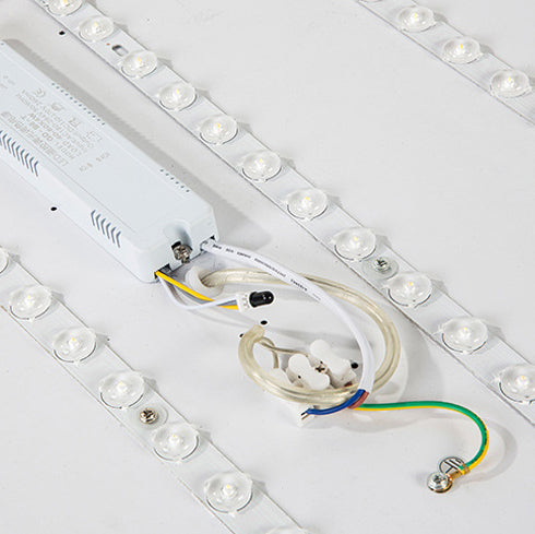 Binnenkant van de lamp met ledstrips, driver en bedrading in witte behuizing 18