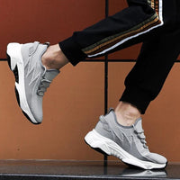 Diskrete, erhöhende Herrensneaker mit Stil - MaxLift Boost