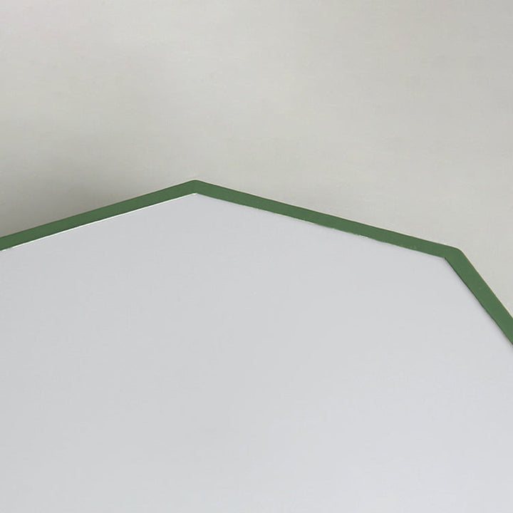 Detail van de groene rand van het witte lichtvlak in een hoek van de lamp 19