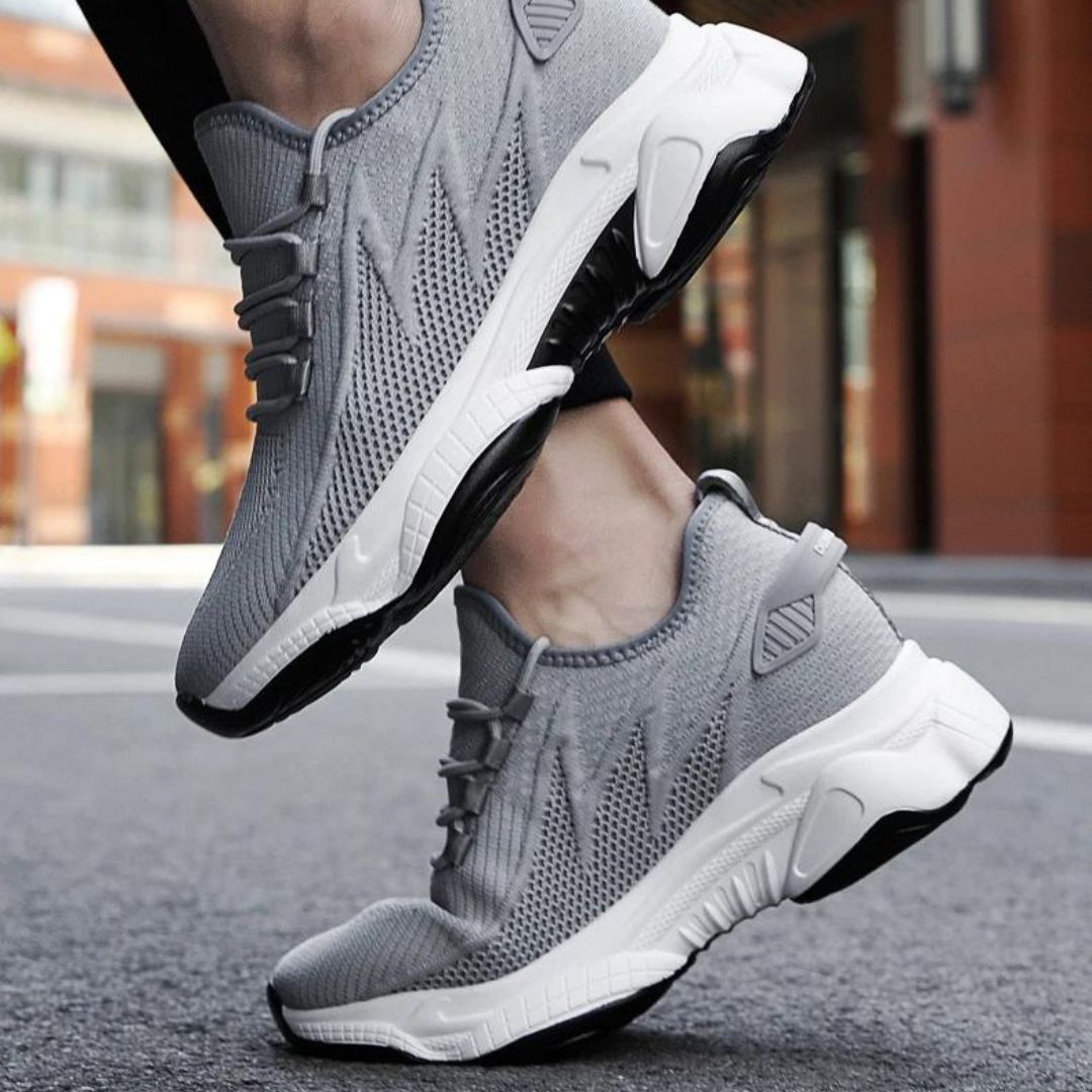 Diskrete, erhöhende Herrensneaker mit Stil - MaxLift Boost