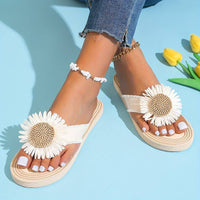 Boho Slip-On Sandalen mit Blumen-Detail – Marivi