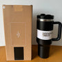 Vakuumisolierter Becher mit Deckel und Strohhalm - ThermoTumbler