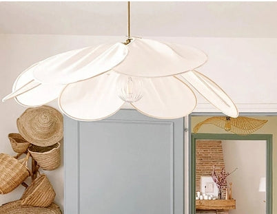 Stylish Flower-Shaped Hanging Lamp - Petalume