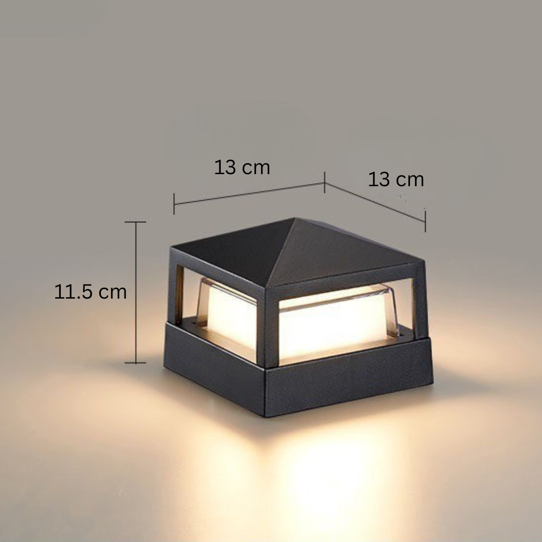 Vierkante lamp met piramidedak en maatlijnen die 13 bij 13 cm en een hoogte van 11,5 cm tonen. 16