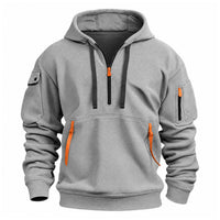 Lichtgrijze hoodie van voren met oranje ritstrekkers, kangoeroezak en donkere trekkoorden 3