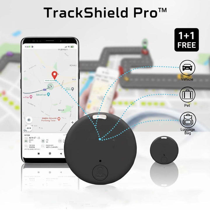 Ronde zwarte tracker naast een smartphone met kaartweergave, met stippellijnen naar voertuig, huisdier en bagage als gebruiksdoelen en een kleinere tweede track 1