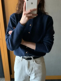 Bequeme Gestrickte Damenstrickjacke mit Rundhalsausschnitt - Emilia