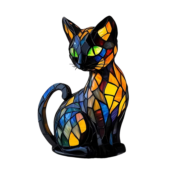 Zittend kattenlampje in glas-in-lood-stijl met gele, blauwe en oranje vlakken en groene ogen, vrijstaand 1