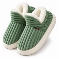Groene hoge pantoffels met geribbeld bovenwerk, witte pluche voering en een stevige crèmekleurige zool 5
