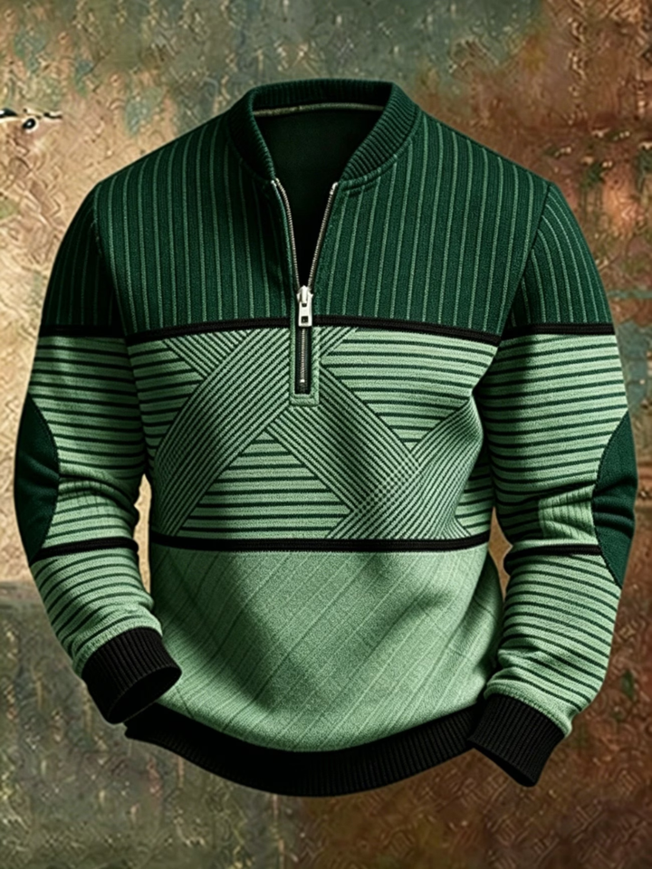 Voorkant van de trui in donker- en lichtgroen met zwarte boorden, halve ritssluiting en gestreept geometrisch patroon op een verweerde achtergrond. 5