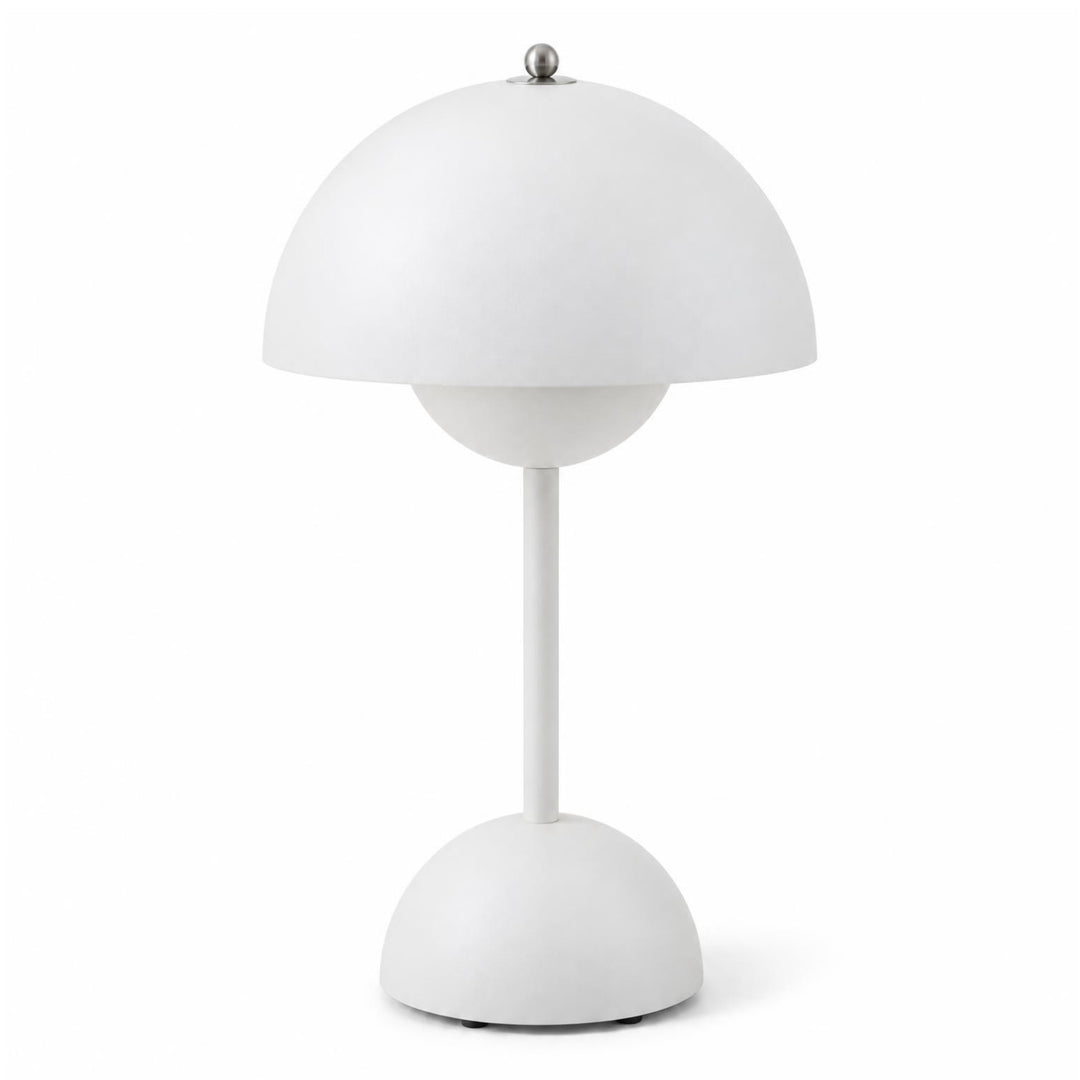Witte mat paddenstoellamp met ronde voet en dunne steel, vrijstaand op witte achtergrond 2