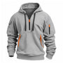 Lichtgrijze hoodie met halve rits, donkere trekkoorden en oranje ritstrekkers, vooraanzicht op witte achtergrond 3