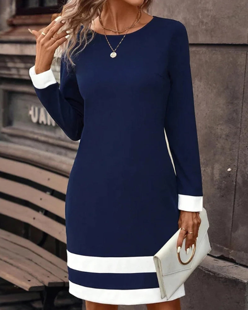 Trendy Donkerblauwe Jurk met Klassieke Silhouette – Aurelia