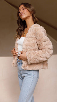 Luxuriöse Damen-Crop-Jacke - Veloura