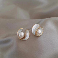 Luxe Gouden Oorbellen met Witte Opalen en Parels - Saphira