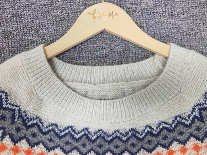 Skandinavischer trendiger Pullover mit lebendigem Muster - NordicChic