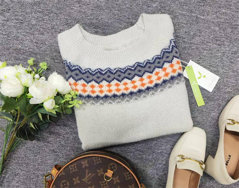 Skandinavischer trendiger Pullover mit lebendigem Muster - NordicChic