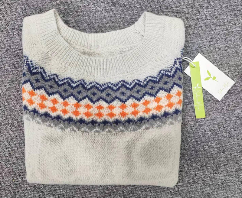 Skandinavischer trendiger Pullover mit lebendigem Muster - NordicChic