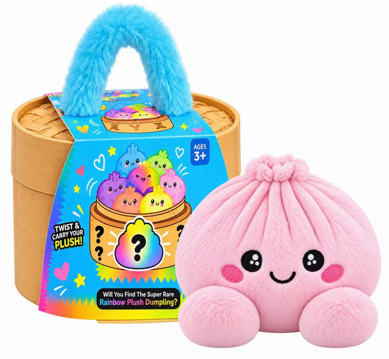 Roze pluche knoedel met blozende wangen naast de bamboe-look stoommand met blauw pluchen handvat 4