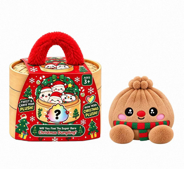 Bruine knoedelknuffel met rode neus en groen-rood gestreepte sjaal naast de rode kerststoommand 17