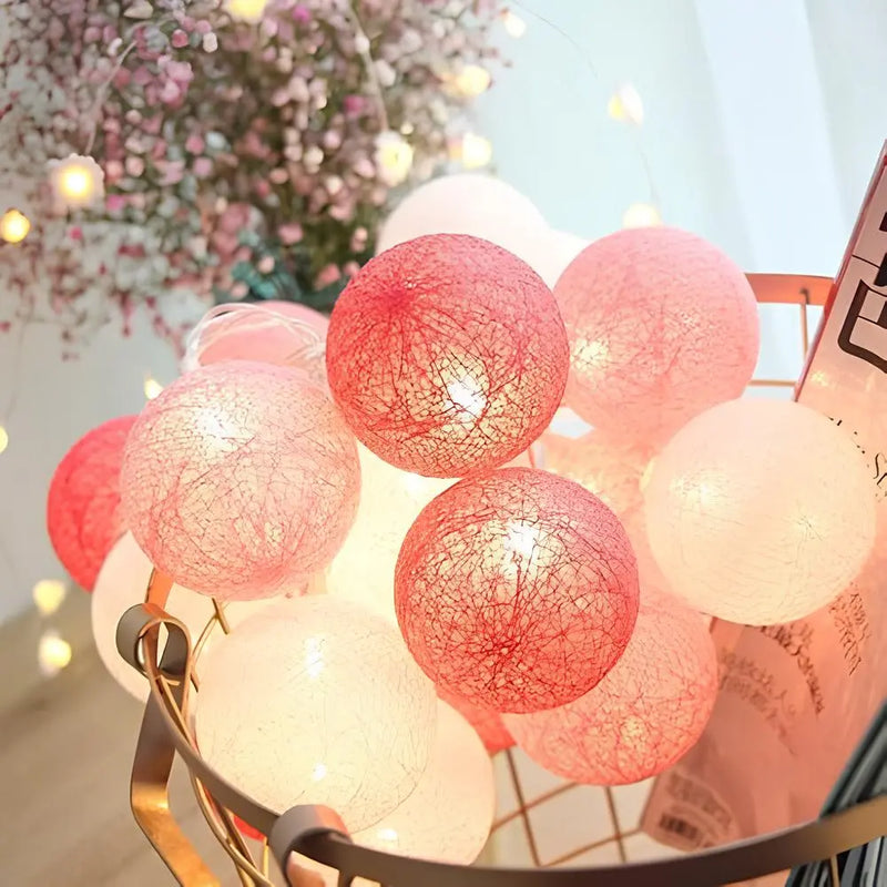 Stimmungsvolle Lichterkette mit Kugeln - LumaBreeze