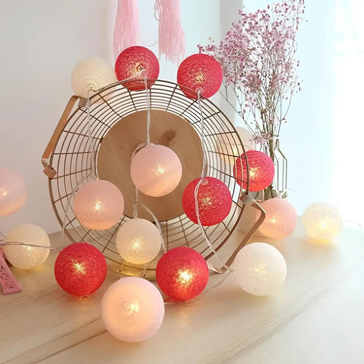 Stimmungsvolle Lichterkette mit Kugeln - LumaBreeze