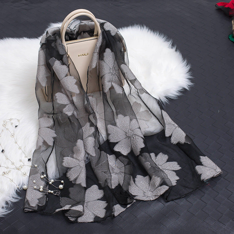 Trendiger Damen-Seidenschal mit Blumenmuster und ausgestanzten Designs – Fiora (1+1 GRATIS)