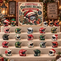 Kerstdoos met motorcrosshelm en daaronder 24 kleine feestelijk versierde helmen op beige trappen, onder meer als elf en 11