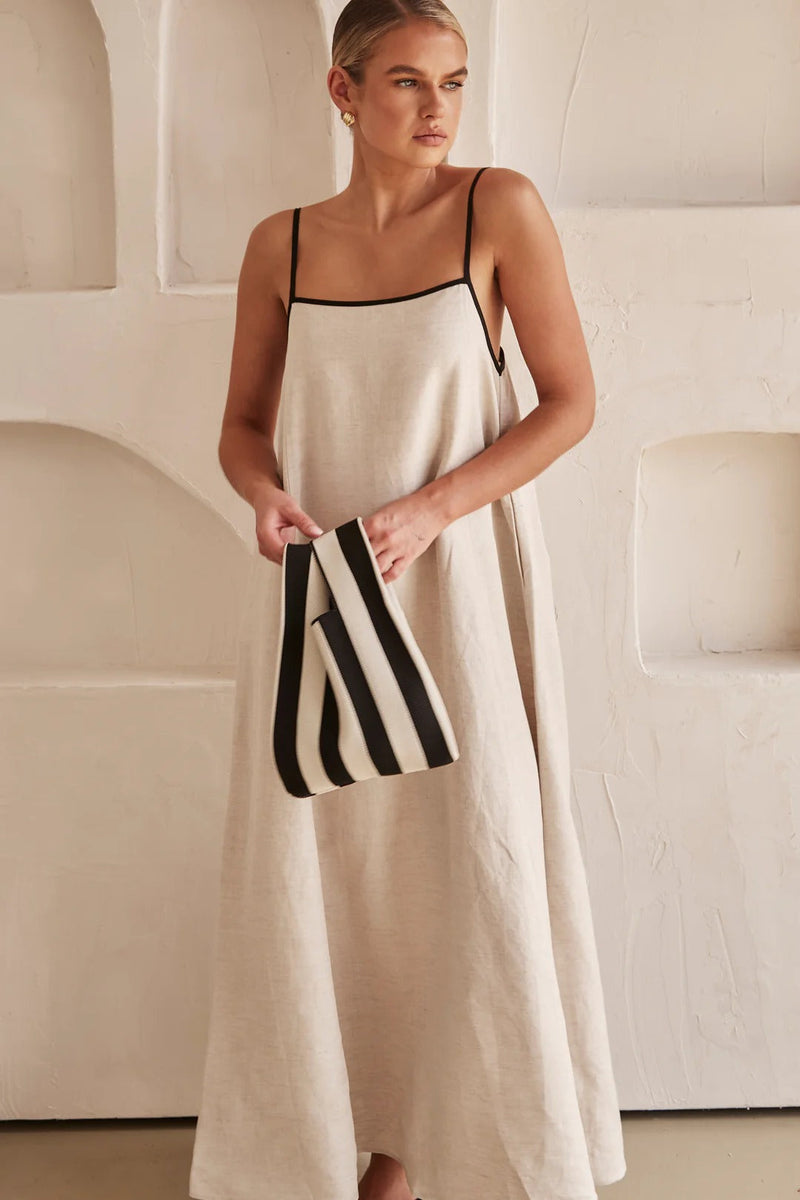 Beiges Sommerkleid mit femininer Silhouette – Isara