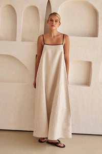 Beiges Sommerkleid mit femininer Silhouette – Isara
