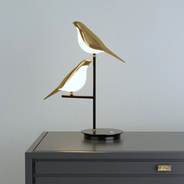 LED-Tischlampe mit stilvollem Design - AvaBird