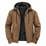 Bruine jas met capuchon open op een witte achtergrond, met zwarte fleece voering en borstzak 2