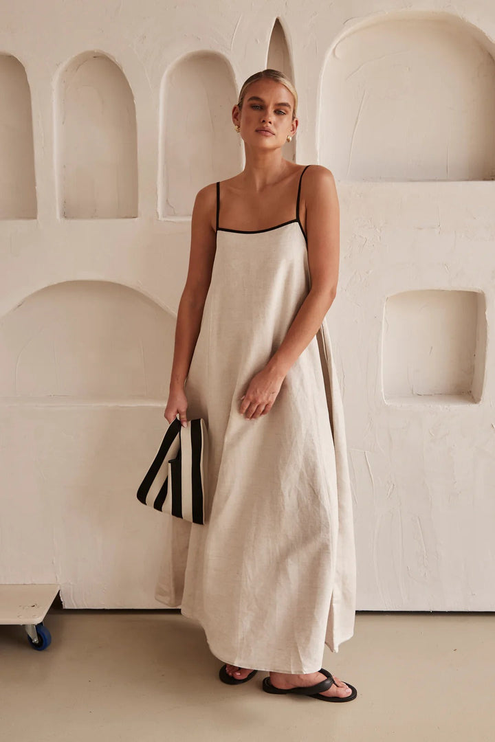 Beiges Sommerkleid mit femininer Silhouette – Isara
