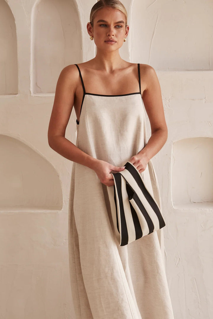 Beiges Sommerkleid mit femininer Silhouette – Isara