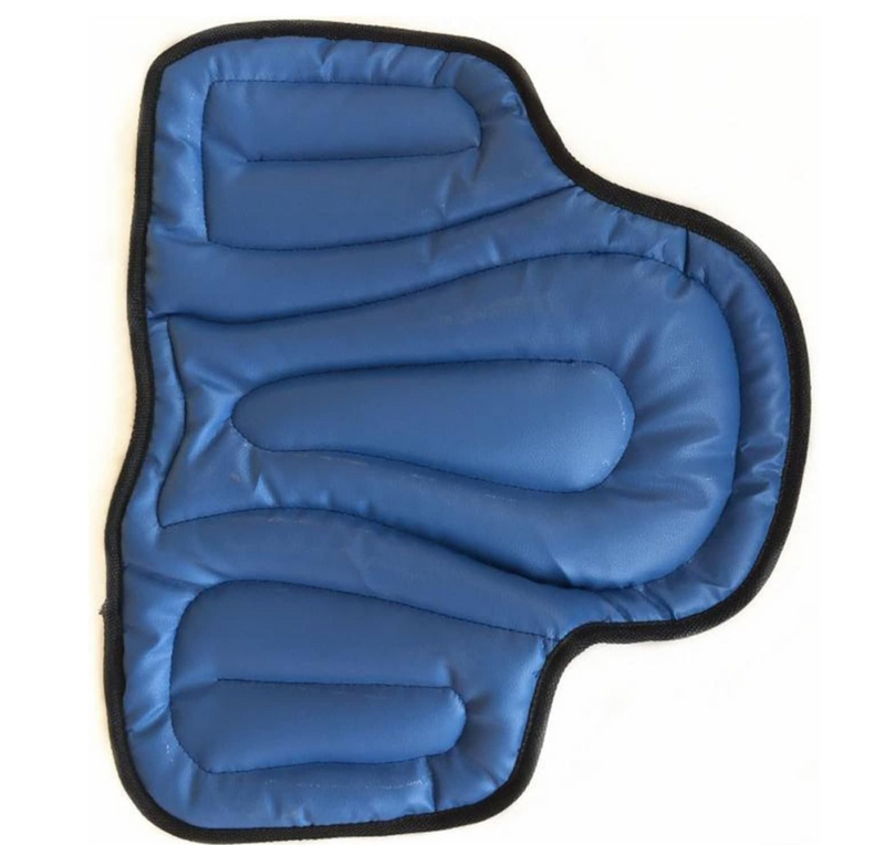 Blauw gewatteerd zadelkussen met zwarte rand, los neergelegd op een lichte achtergrond 10
