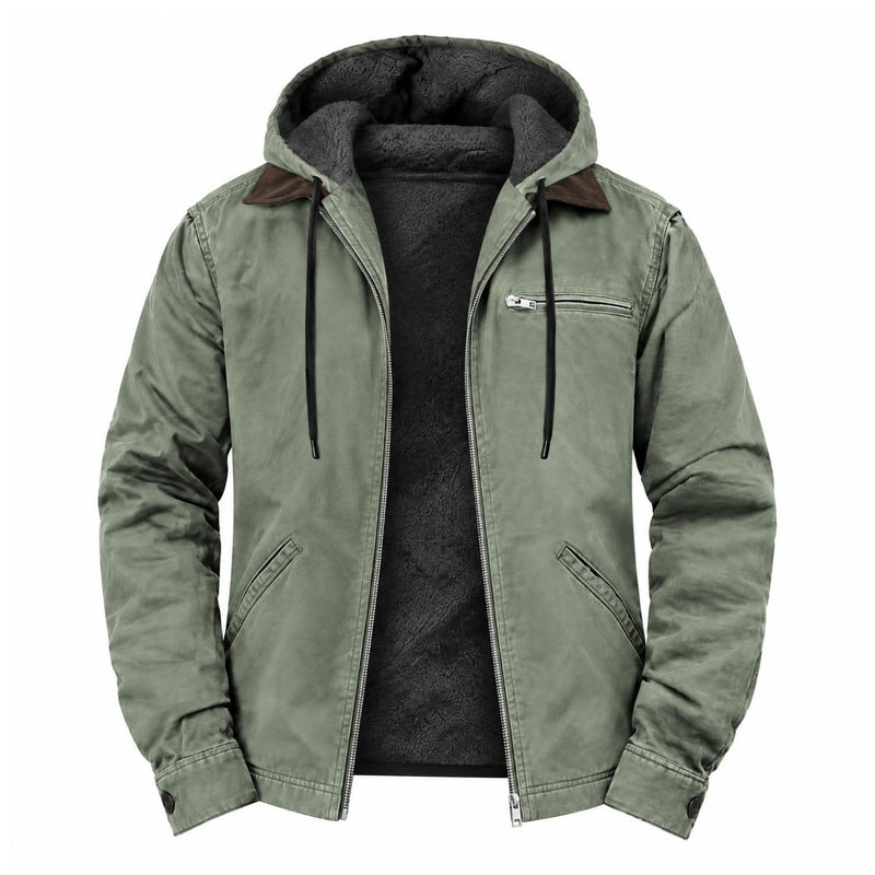 Groene jas met capuchon open op een witte achtergrond, met zwarte fleece voering en rits 3