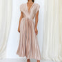 Fließendes Maxikleid mit Falten und V-Ausschnitt – Noelle