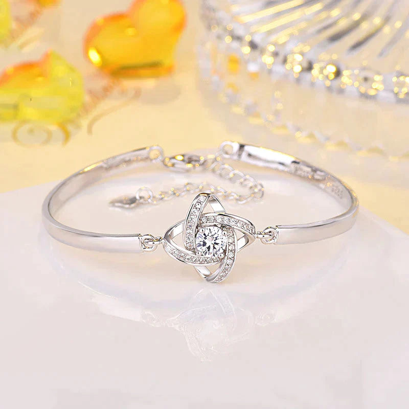 Love knot bracelet | Beautiful for every day!