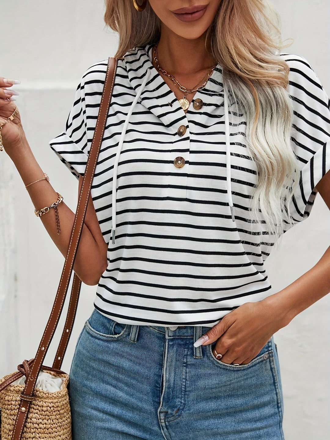 Gestreepte Dames Hoodie met Korte Mouwen en Knoopsluiting – Romy