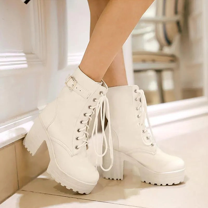 Robuste Schnürschuhe mit Schnalle und Profilsohle - Luna