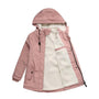 Roze parka open neergelegd, met crèmewitte fleecevoering in de capuchon en de rest van de jas 5