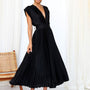Fließendes Maxikleid mit Falten und V-Ausschnitt – Noelle