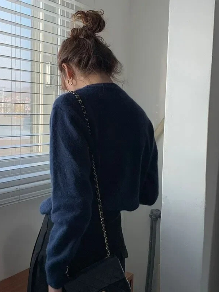 Bequeme Gestrickte Damenstrickjacke mit Rundhalsausschnitt - Emilia