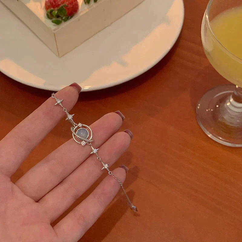 Cosmo Pendant Bracelet | A bracelet with a cosmic look!