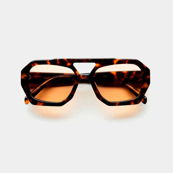 Trendy Sunglasses with Glamour Detail – Nova